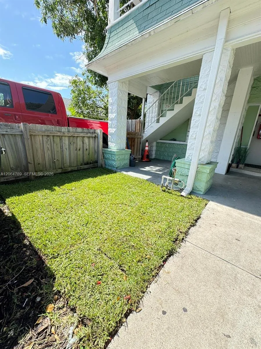 605 S J St #2 Lake Worth, FL 33460