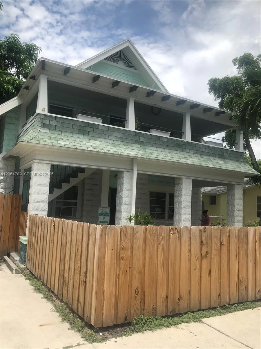 605 S J St #2 Lake Worth, FL 33460