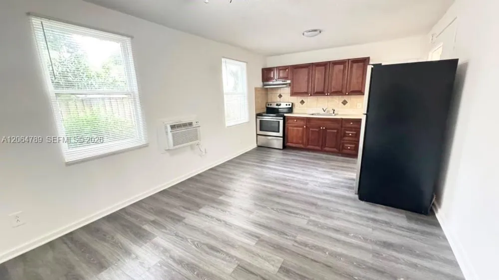 605 S J St #2 Lake Worth, FL 33460