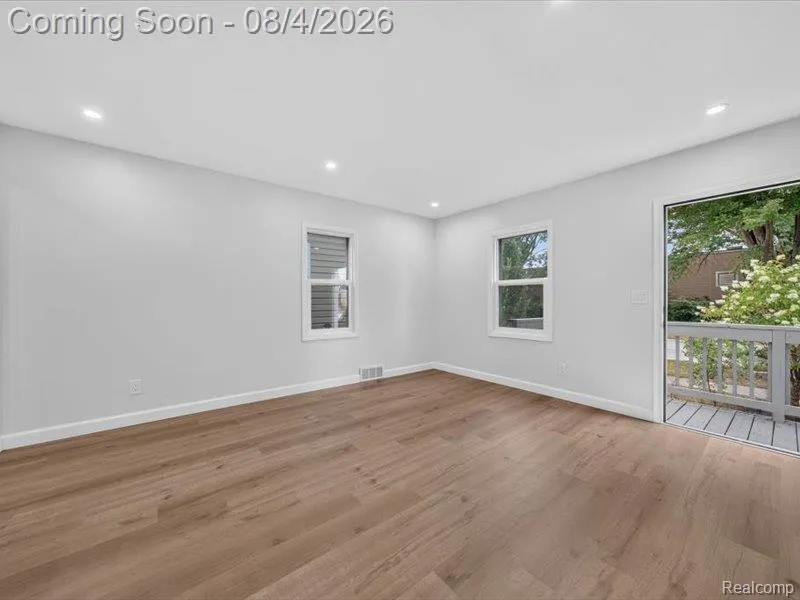 25627 Princeton Street Dearborn Heights City, MI 48125