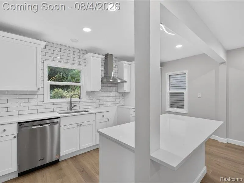 25627 Princeton Street Dearborn Heights City, MI 48125