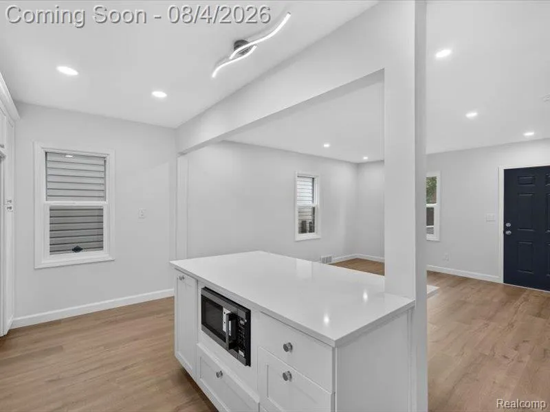 25627 Princeton Street Dearborn Heights City, MI 48125