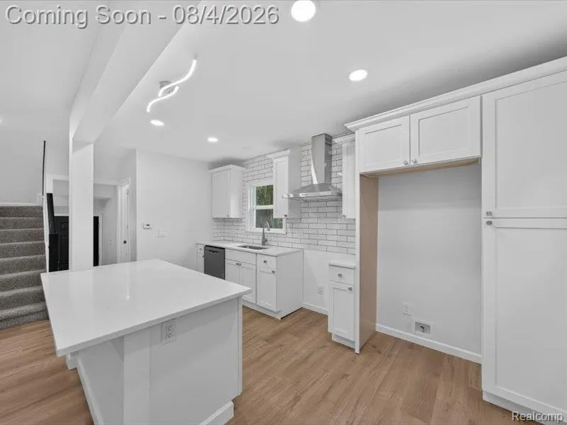 25627 Princeton Street Dearborn Heights City, MI 48125