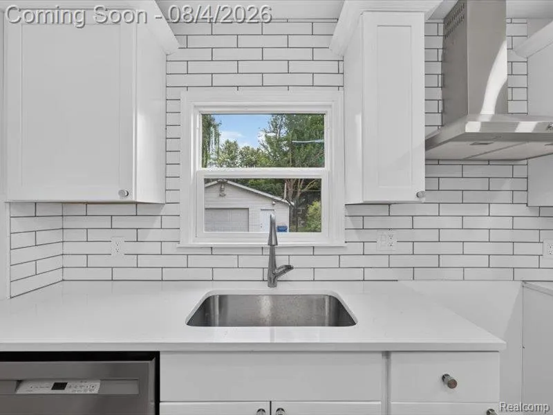 25627 Princeton Street Dearborn Heights City, MI 48125