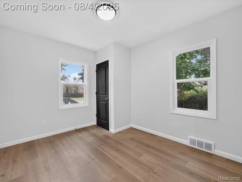 25627 Princeton Street Dearborn Heights City, MI 48125