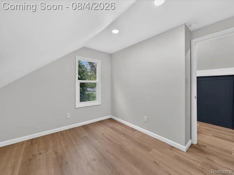 25627 Princeton Street Dearborn Heights City, MI 48125
