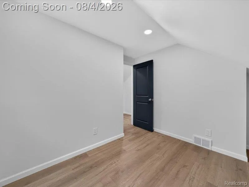 25627 Princeton Street Dearborn Heights City, MI 48125