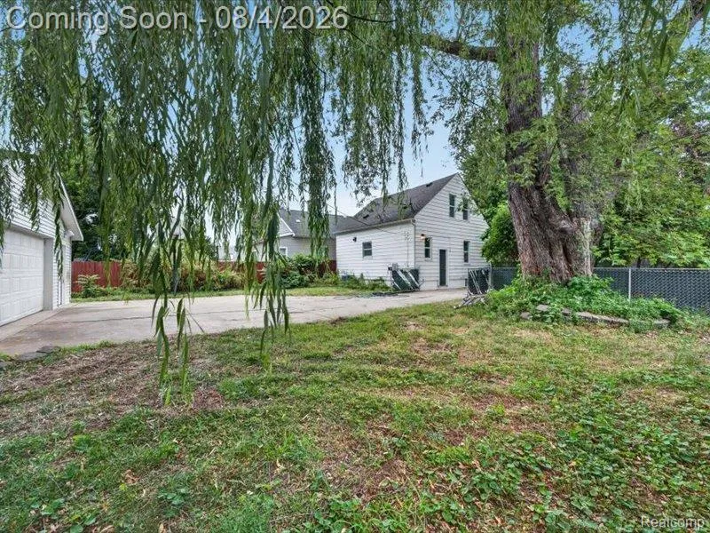 25627 Princeton Street Dearborn Heights City, MI 48125