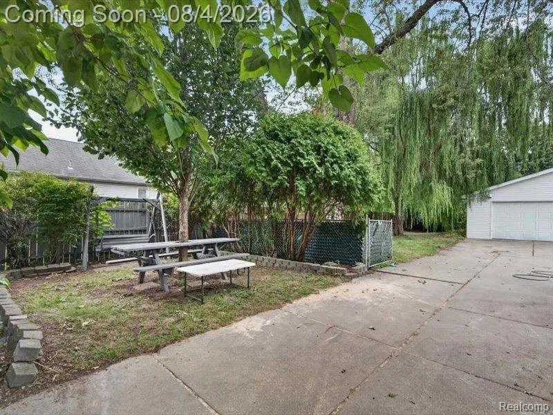 25627 Princeton Street Dearborn Heights City, MI 48125