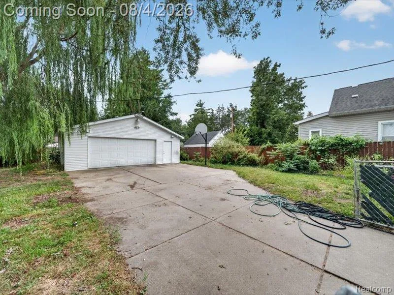 25627 Princeton Street Dearborn Heights City, MI 48125