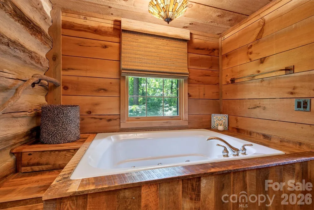 142 Marquis Lane Waynesville, NC 28785