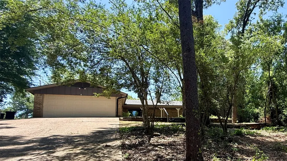106 E Fairway Drive Hideaway, TX 75771