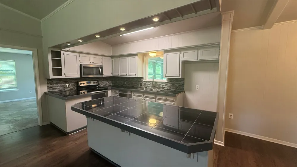 106 E Fairway Drive Hideaway, TX 75771