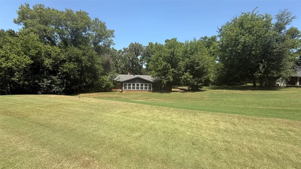 106 E Fairway Drive Hideaway, TX 75771