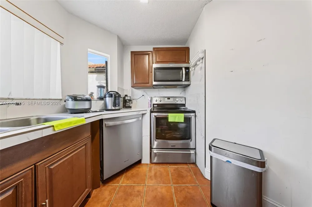 14137 SW 164th Ter Miami, FL 33177