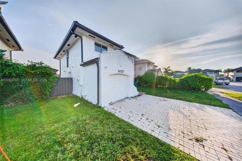 14137 SW 164th Ter Miami, FL 33177