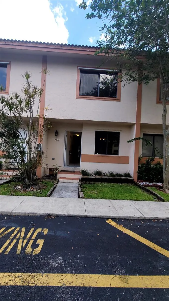 9092 NW 40th St #4 Coral Springs, FL 33065