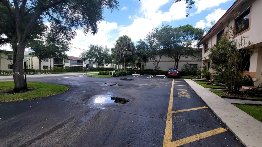 9092 NW 40th St #4 Coral Springs, FL 33065