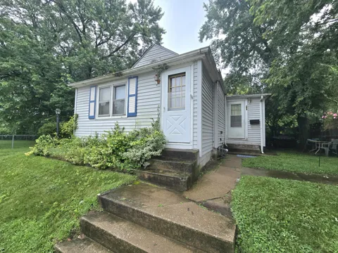 255 E 8th Street
