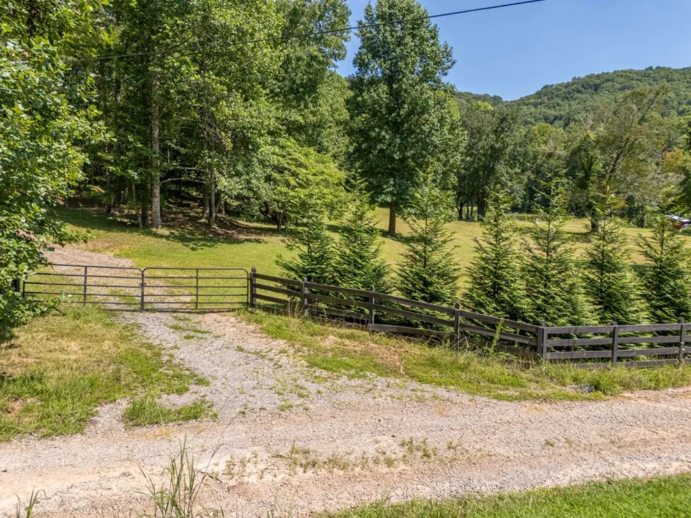 Sawyer Cove Road Hayesville, NC 28904