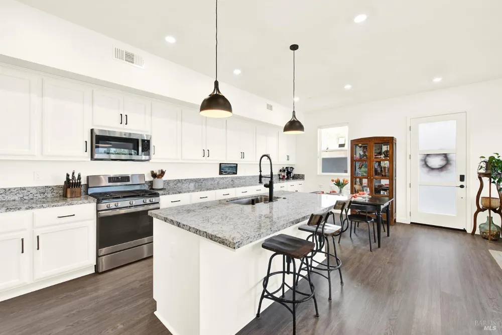 2456 Shore Vista Fairfield, CA 94533