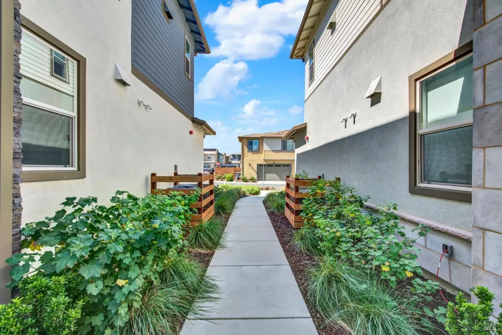 2456 Shore Vista Fairfield, CA 94533