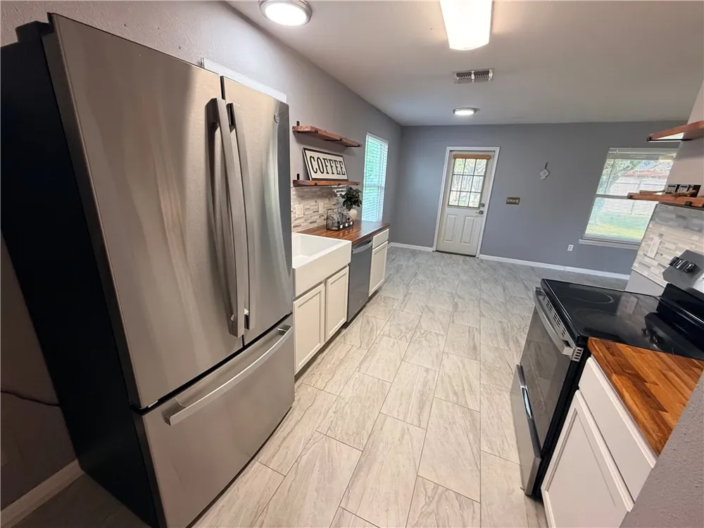 1210 Sacramento Portland, TX 78374