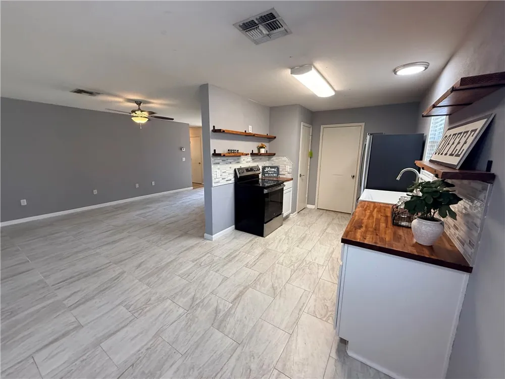 1210 Sacramento Portland, TX 78374
