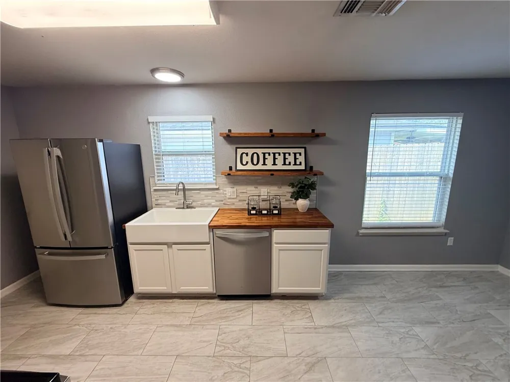1210 Sacramento Portland, TX 78374