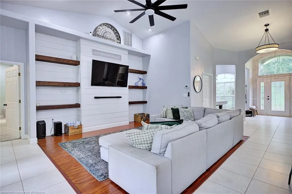 188 HUNTLEY OAKS BOULEVARD Lake Placid, FL 33852