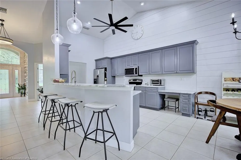 188 HUNTLEY OAKS BOULEVARD Lake Placid, FL 33852