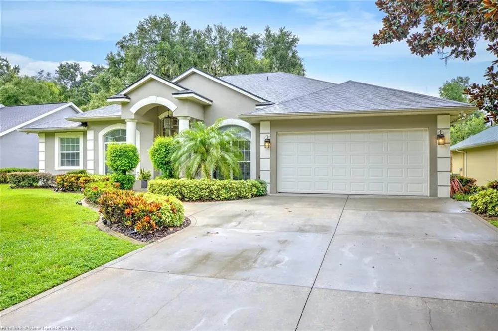 188 HUNTLEY OAKS BOULEVARD Lake Placid, FL 33852