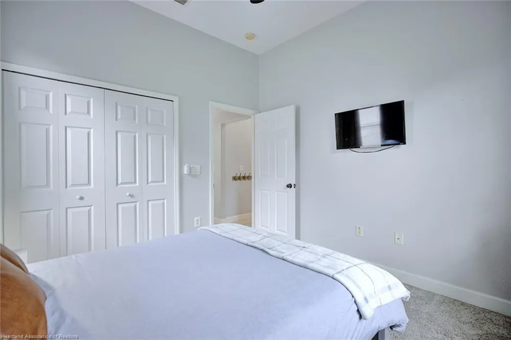 188 HUNTLEY OAKS BOULEVARD Lake Placid, FL 33852