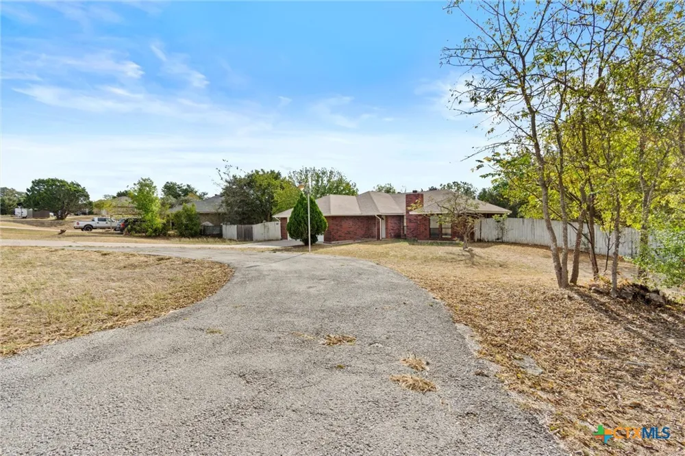 180 County Road 4933 Kempner, TX 76539