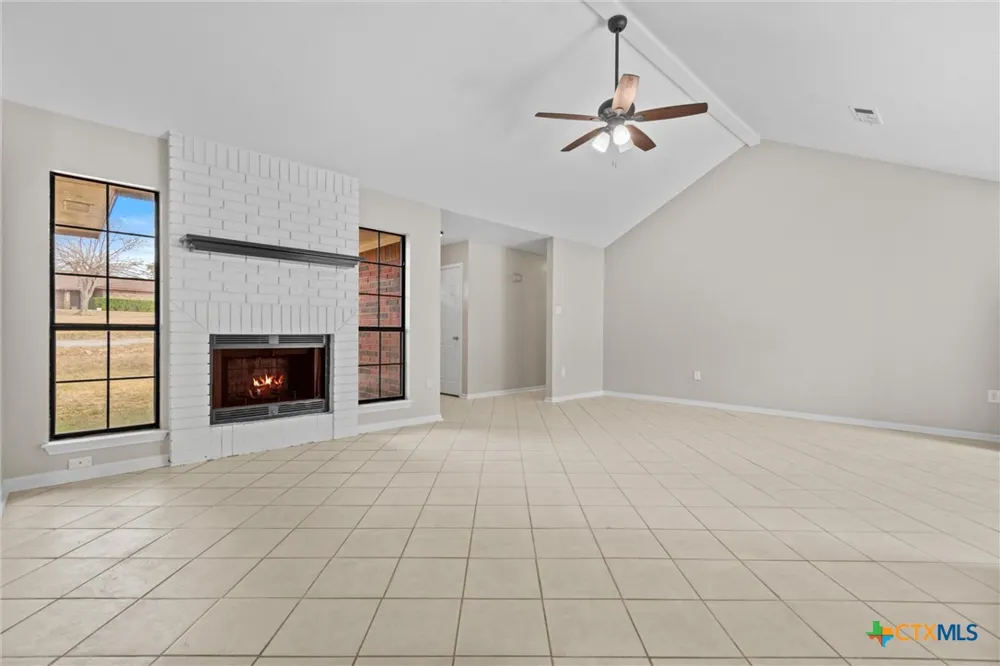 180 County Road 4933 Kempner, TX 76539