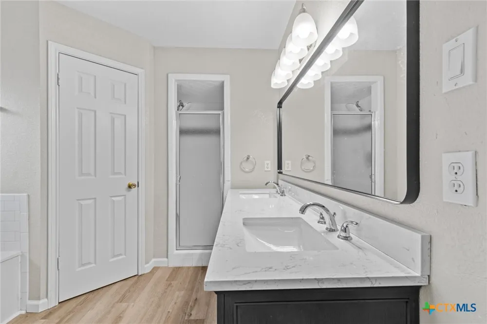 180 County Road 4933 Kempner, TX 76539