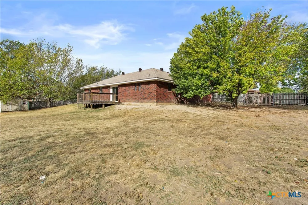 180 County Road 4933 Kempner, TX 76539
