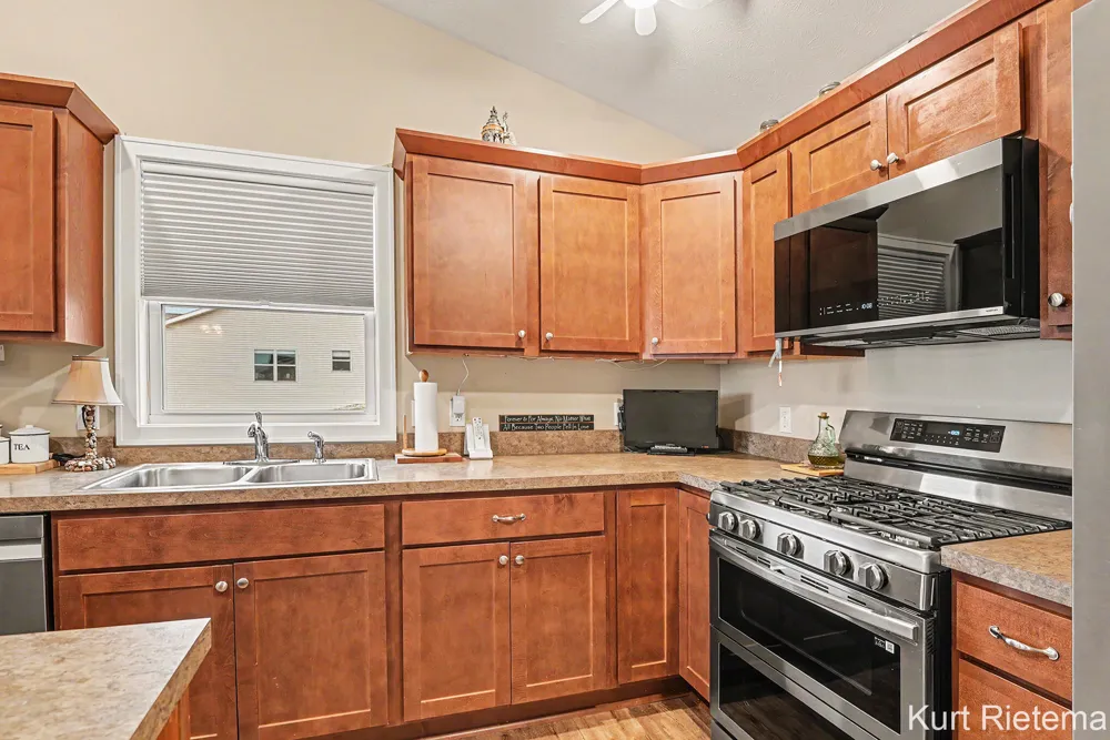 3482 S Riverwalk Drive Hamilton, MI 49419