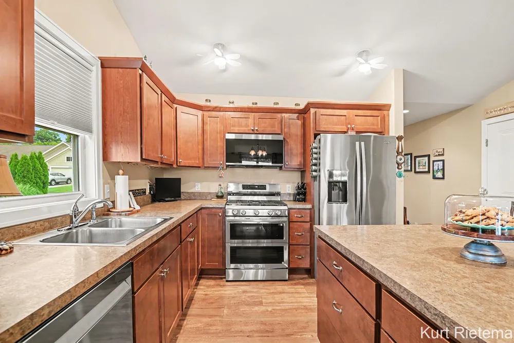 3482 S Riverwalk Drive Hamilton, MI 49419