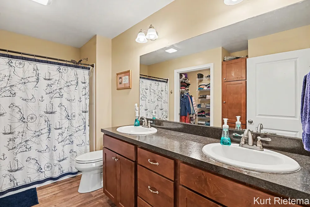 3482 S Riverwalk Drive Hamilton, MI 49419