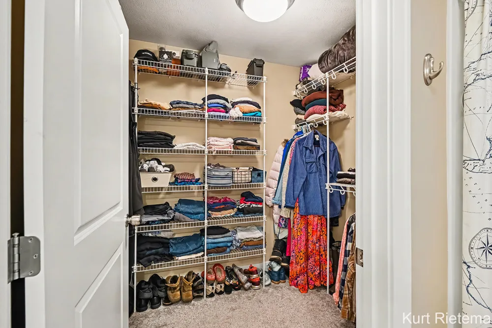 3482 S Riverwalk Drive Hamilton, MI 49419