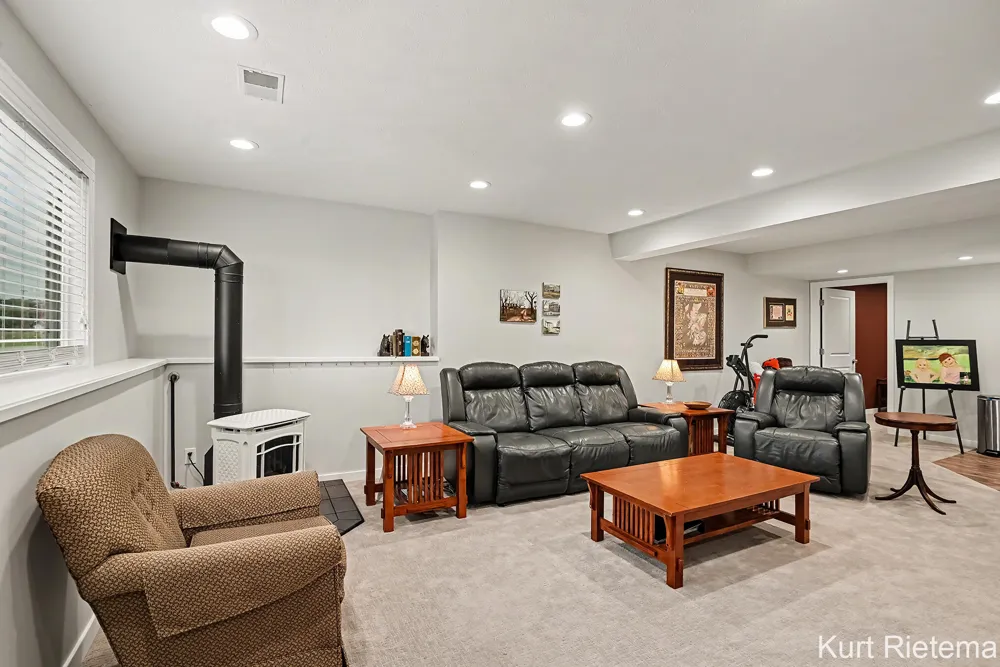 3482 S Riverwalk Drive Hamilton, MI 49419