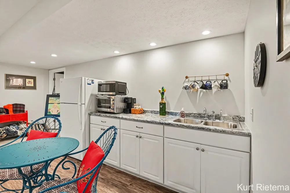 3482 S Riverwalk Drive Hamilton, MI 49419