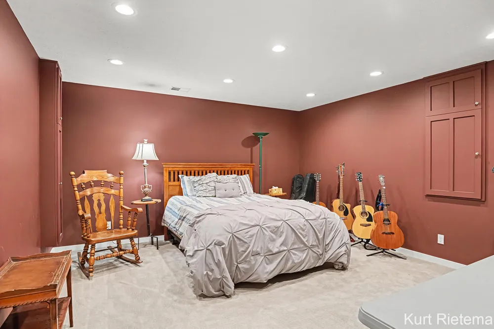 3482 S Riverwalk Drive Hamilton, MI 49419