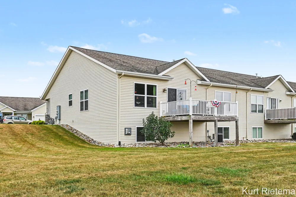 3482 S Riverwalk Drive Hamilton, MI 49419