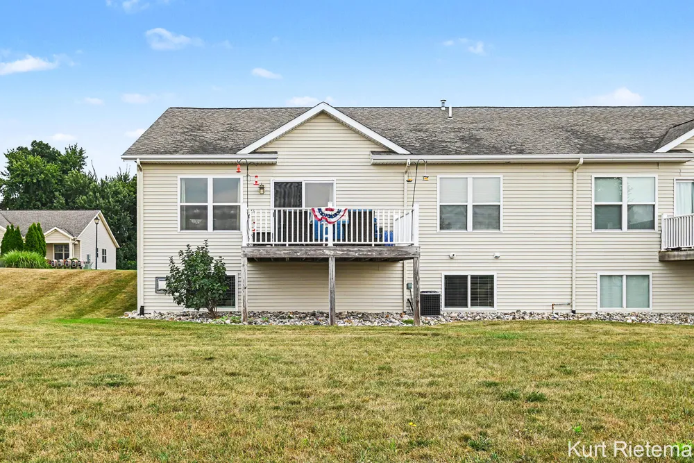 3482 S Riverwalk Drive Hamilton, MI 49419