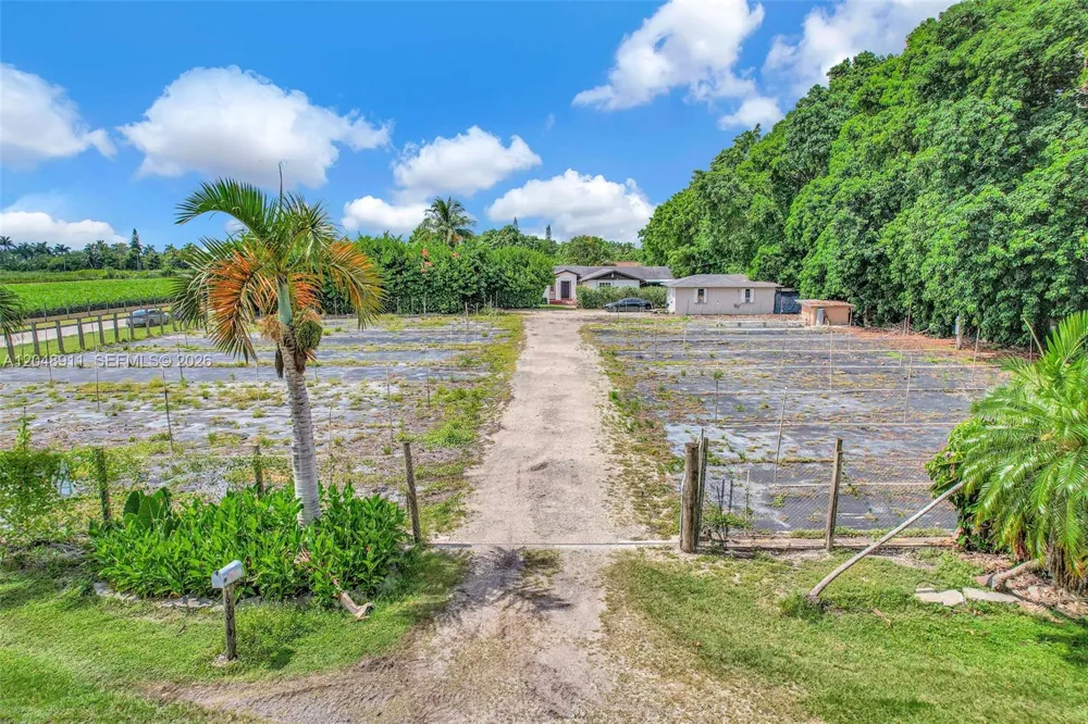 19200 SW 216th St Miami, FL 33170