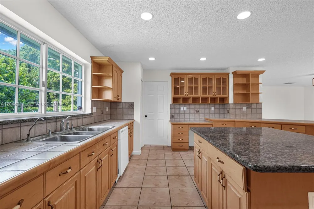 19200 SW 216th St Miami, FL 33170