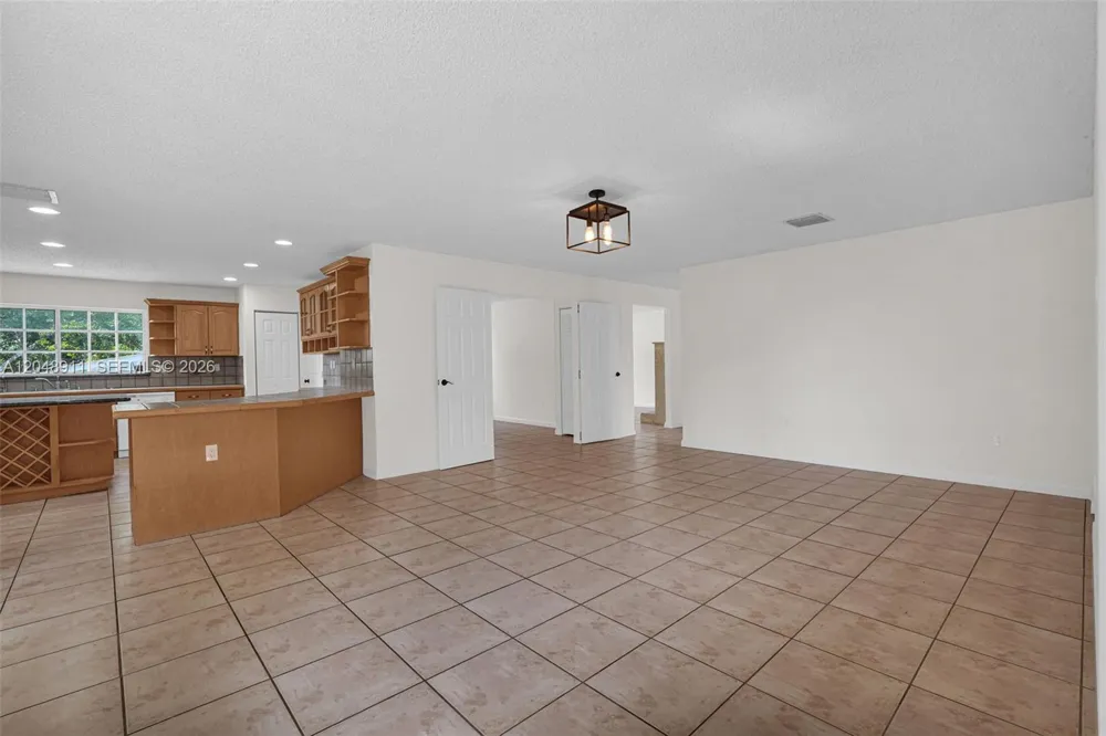 19200 SW 216th St Miami, FL 33170