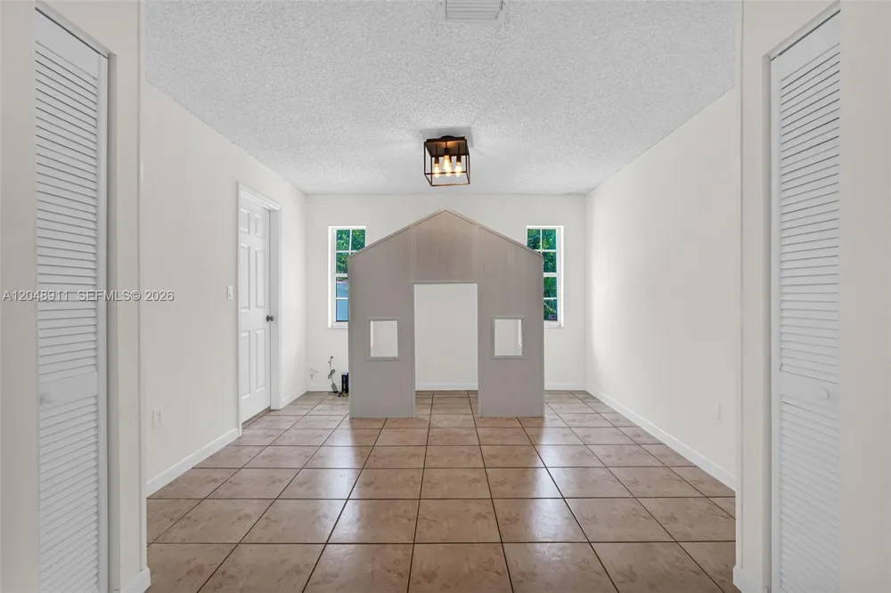 19200 SW 216th St Miami, FL 33170